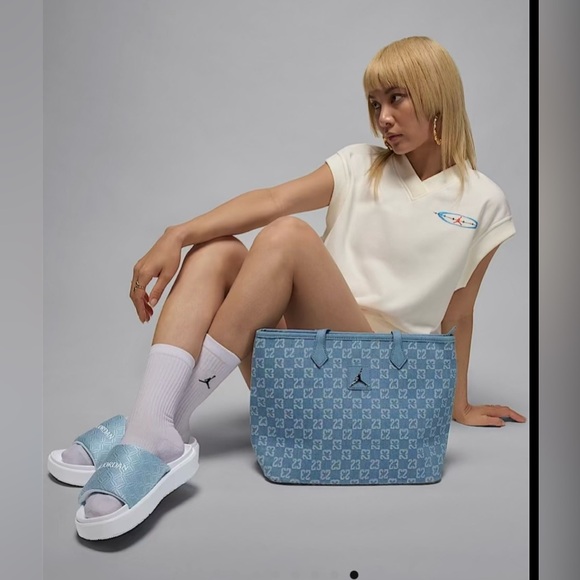 Jordan Women’s Slide - Picture 2 of 7